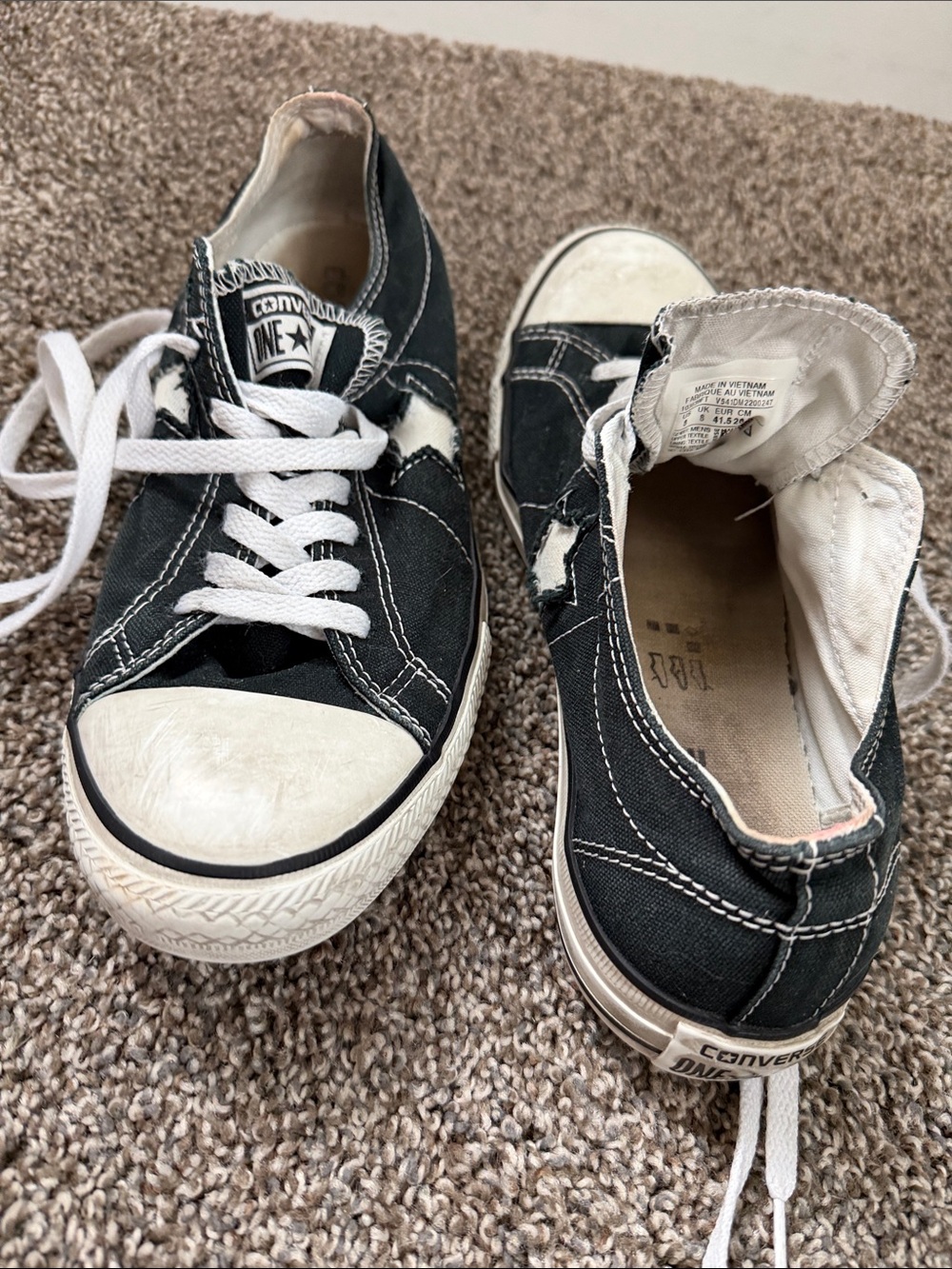 CONVERSE size 8 black chuck low top - Picture 3 of 4